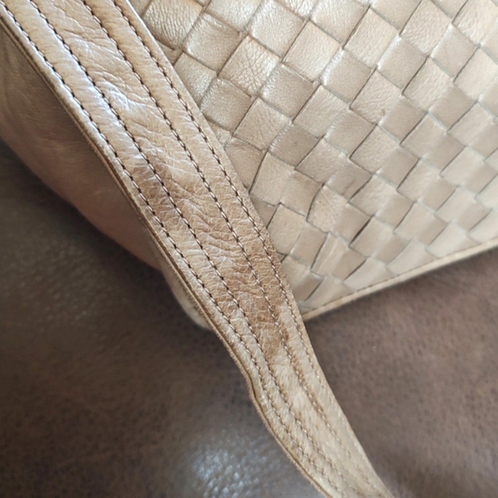 BOTTEGA VENETA Vintage Intrecciato Woven Lamb Leather Shoulder Crossbody Bag - Picture 16 of 16